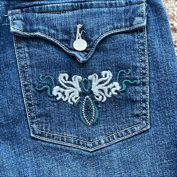 ZENA JEANS denim shorts embroidered accents women's size 6 - Picture 6 of 10